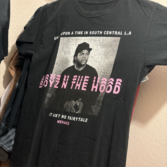 Zumiez Black and Pink Graphic Tee - Picture 1 of 3